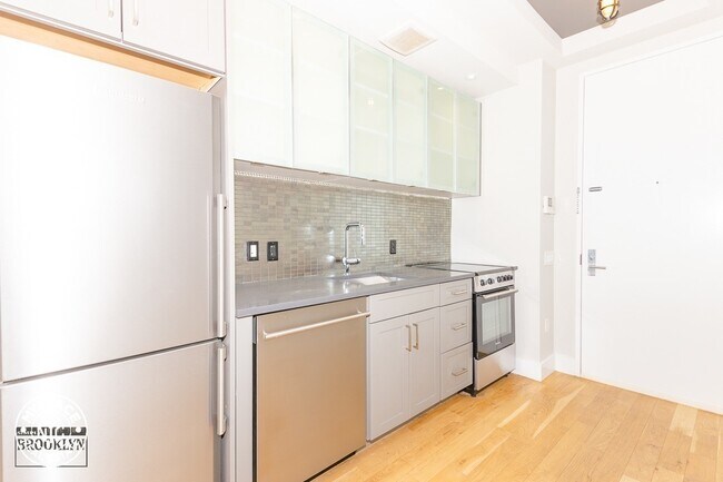 69 Ten Eyck St, Unit 3B in Brooklyn, NY - Building Photo - Building Photo