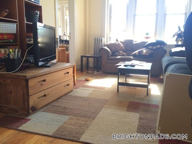1715 Commonwealth Ave in Boston, MA - Building Photo - Building Photo