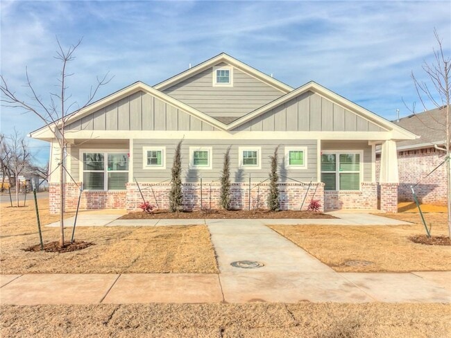 property at 735 W Hurd St