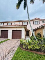 5753 Isles Cir in Tamarac, FL - Building Photo