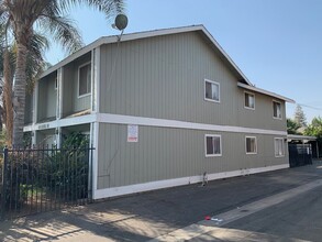 621 S Santa Fe St in Visalia, CA - Building Photo - Building Photo