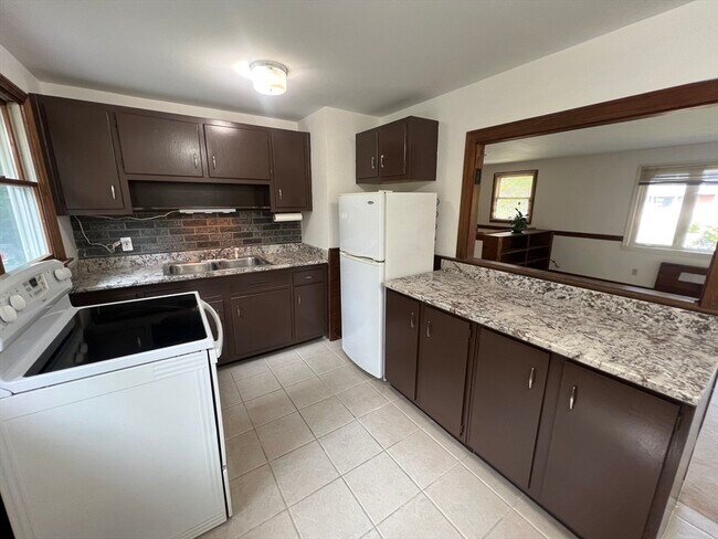 12 Saran Ave in Bedford, MA - Building Photo - Building Photo