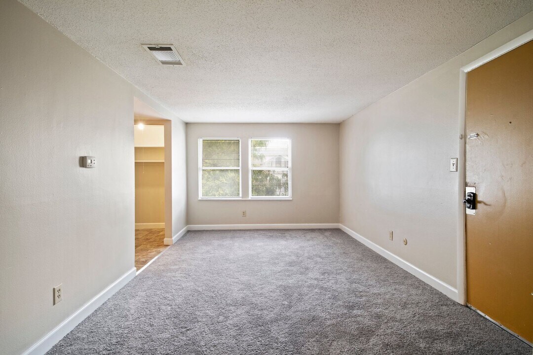 3606 Balsam Ave in Indianapolis, IN - Foto de edificio