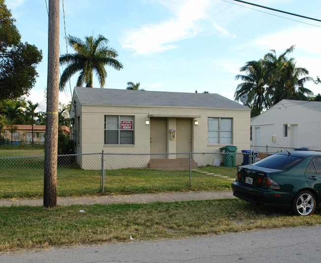 1341 NE 110th St in Miami, FL - Building Photo - Building Photo