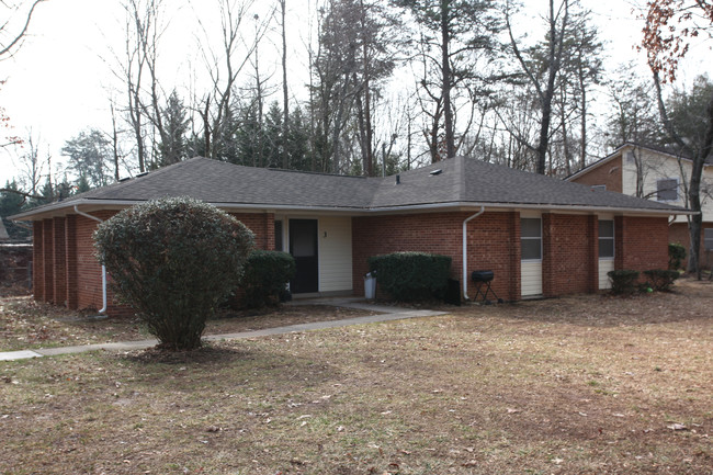 Baylor Court in Greensboro, NC - Foto de edificio - Building Photo