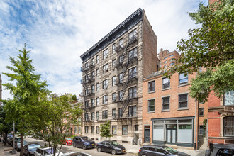 269-271 W 12th St in New York, NY - Building Photo - Building Photo