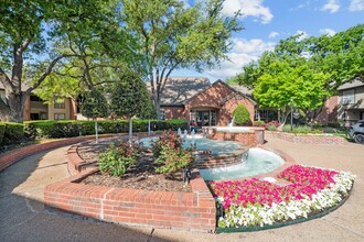 Preston Bend in Dallas, TX - Foto de edificio - Building Photo