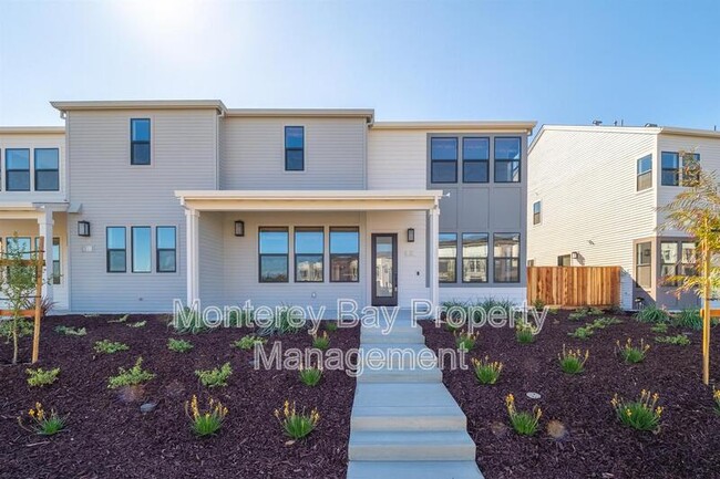 108 8th St in Marina, CA - Building Photo - Building Photo