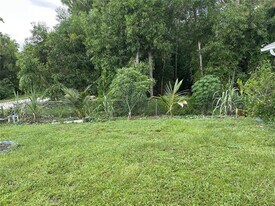 2702 Robin Ave S in Lehigh Acres, FL - Building Photo