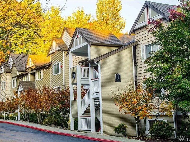 18501 SE Newport Way in Issaquah, WA - Building Photo