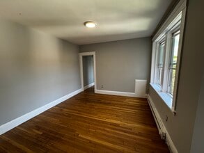 17 Huss Ct, Unit 15-205 in Lynn, MA - Foto de edificio - Building Photo