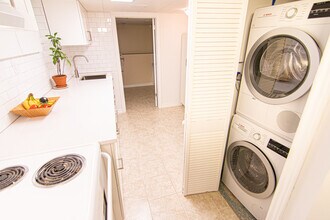 72 Amsterdam Av in Toronto, ON - Building Photo - Building Photo