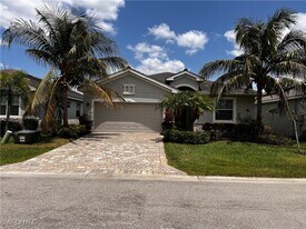 3669 Crimson Ln in Ft. Myers, FL - Building Photo
