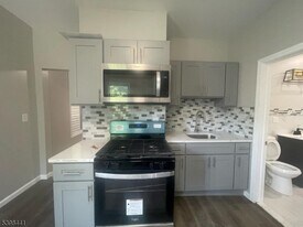 160 12th Ave in Paterson, NJ - Building Photo