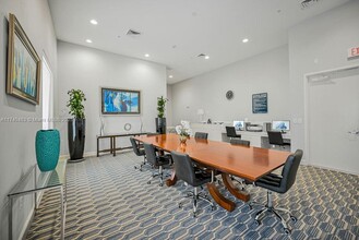 2775 NE 187th St in Aventura, FL - Foto de edificio - Building Photo