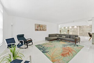 3730 Inverrary Dr in Lauderhill, FL - Building Photo