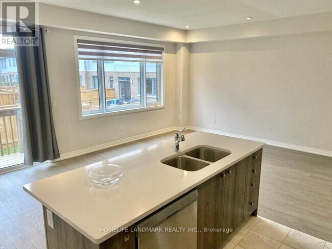 109 Yale Dr in Hamilton, ON - Building Photo - Building Photo