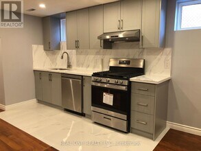 1161 Shadeland Dr in Mississauga, ON - Building Photo - Building Photo