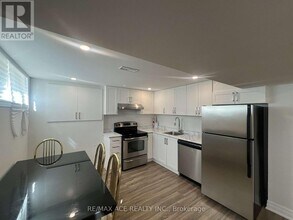 21 Ada Crescent in Toronto, ON - Building Photo - Building Photo