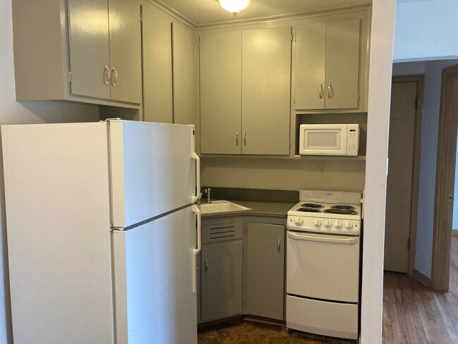 4934 W Forest Home Ave in Milwaukee, WI - Building Photo - Building Photo