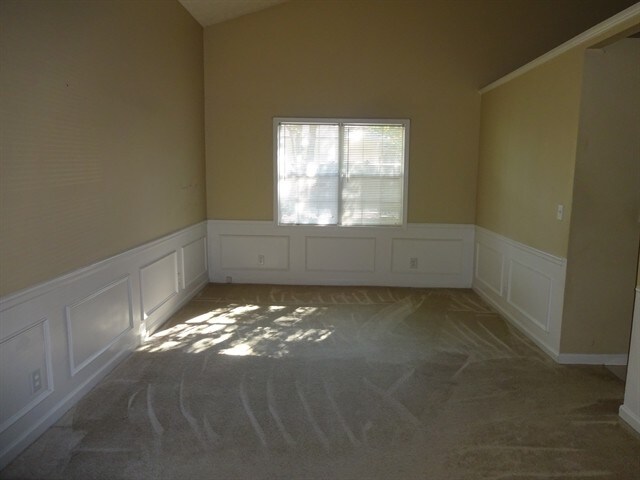 875 Oaklen View Dr in Sugar Hill, GA - Foto de edificio - Building Photo