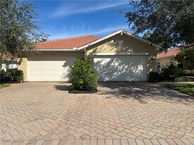 13462 Kent St in Naples, FL - Building Photo