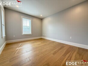 353 Market St, Unit 204 in Boston, MA - Building Photo - Building Photo