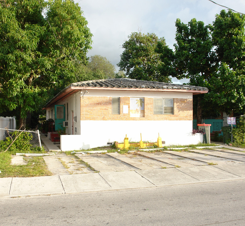 49 NE 56th St in Miami, FL - Building Photo