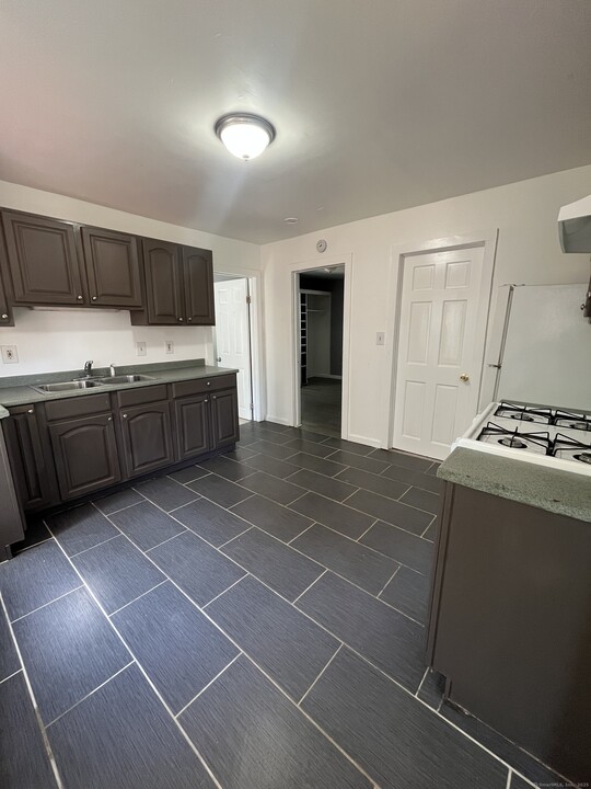 40 James St in Torrington, CT - Building Photo