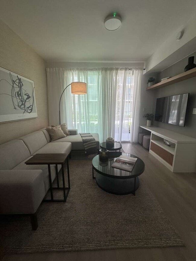 554 NW 153rd St, Unit C1 in Miami, FL - Foto de edificio - Building Photo