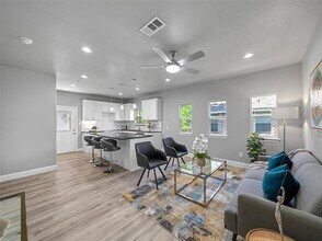 2524 Marjorie Ave in Dallas, TX - Building Photo - Building Photo