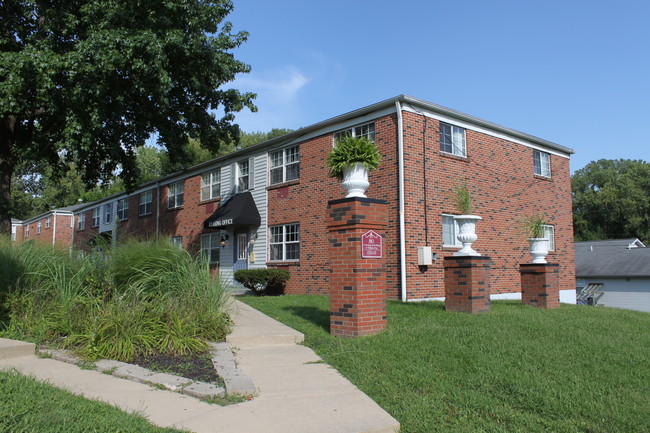 Maple Manor in Alton, IL - Foto de edificio - Building Photo