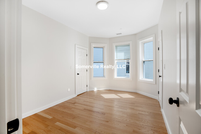 27 Linden St, Unit 3