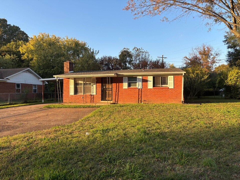 1778 Whitehead Dr in Southaven, MS - Building Photo