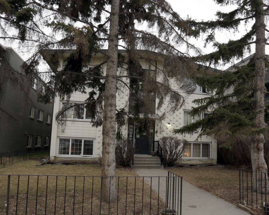 1713 11th St SW in Calgary, AB - Building Photo