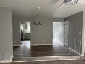 1700 Lone Oak Rd in Johnson City, TN - Building Photo - Building Photo