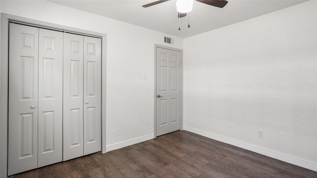 2819 Berry St in Houston, TX - Building Photo