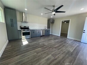 2155 Summit Ave in Altadena, CA - Foto de edificio - Building Photo