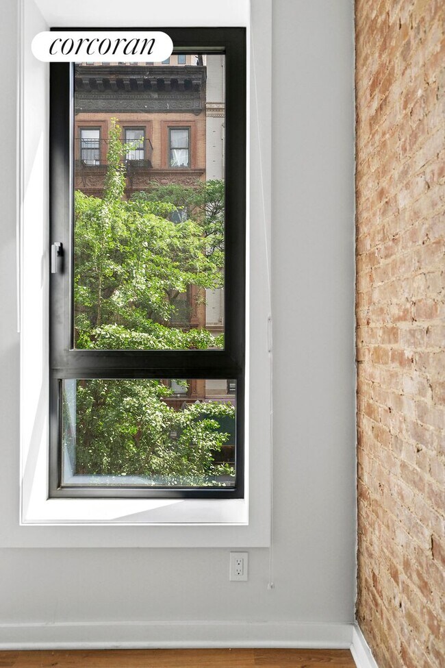 317 W 51st St in New York, NY - Foto de edificio - Building Photo
