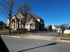 59 Carousel Ln in Easton, PA - Foto de edificio - Building Photo