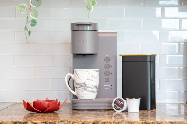 18 Yonge St, Unit SI ID1403779P in Toronto, ON - Building Photo - Building Photo