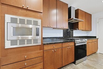 1719 Welch St in Houston, TX - Foto de edificio - Building Photo