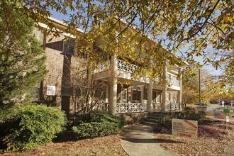 449 E Ponce de Leon Ave in Decatur, GA - Foto de edificio - Building Photo