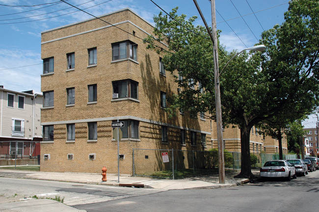 Hedgerow Apartments