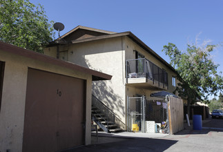 16518 Avalon Ave in Victorville, CA - Foto de edificio - Building Photo