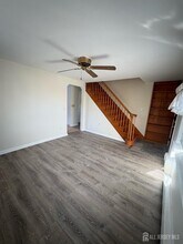 33 Hermann St in Carteret, NJ - Foto de edificio - Building Photo