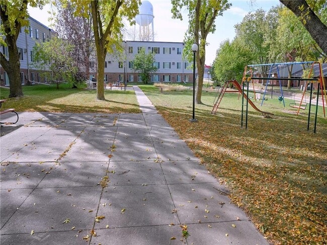 1205 Victoria St in Fairmont, MN - Building Photo - Building Photo