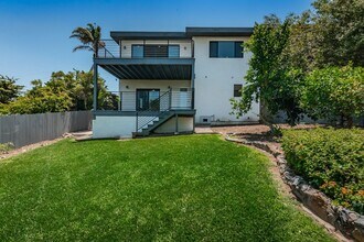 3375 Ullman St in San Diego, CA - Building Photo - Building Photo