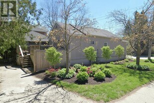 598 N Lake Rd in Richmond Hill, ON - Building Photo