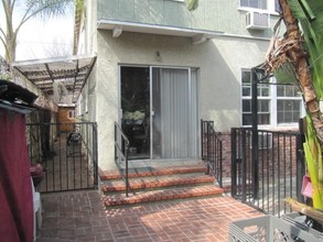 171 W Valencia Ave in Burbank, CA - Building Photo - Building Photo